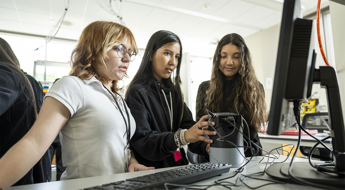 Students program a tool